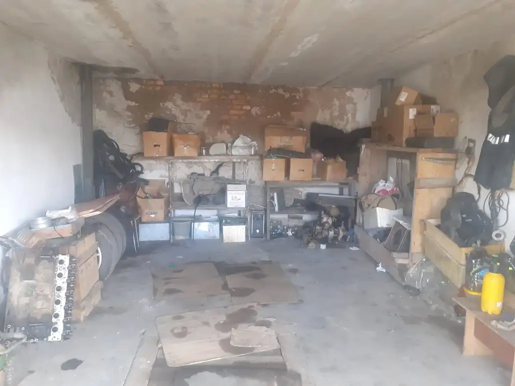 продаю срочно, мкр Юго-Восток,  30й микрорайон , блок 2, ряд 14, гараж 34А., фотография 1