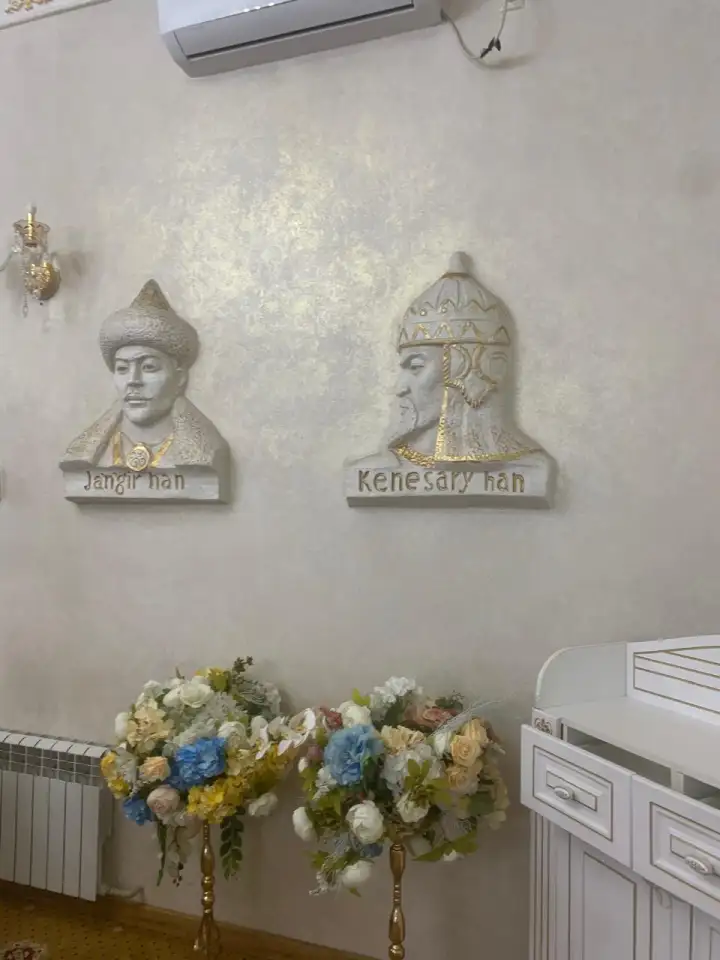 Берельеф, роспись стен и потолков, фотография 2