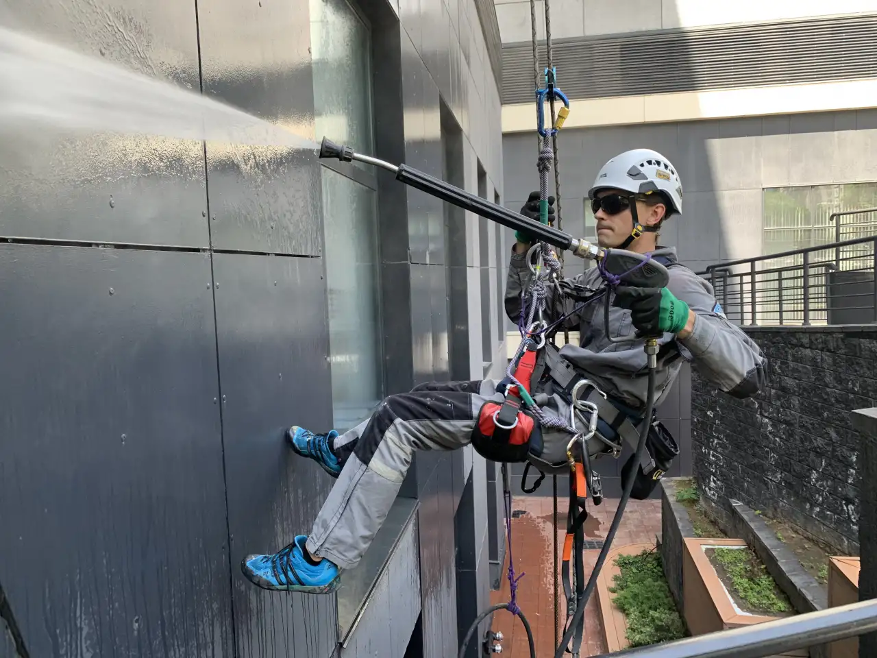 Промышленный альпинизм / Высотные работы / Высотно-монтажные работы / Высотный клининг / Альпинисты, фотография 8