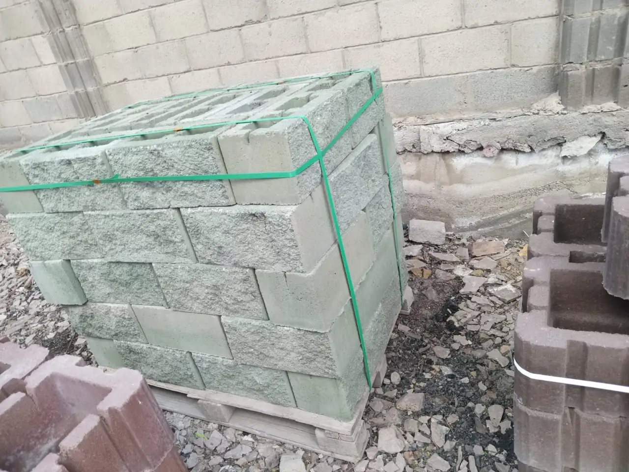 Пескоблоки пустотелые, полнотелые, гладкие, рваные и др., перегородки и т.д., фотография 8