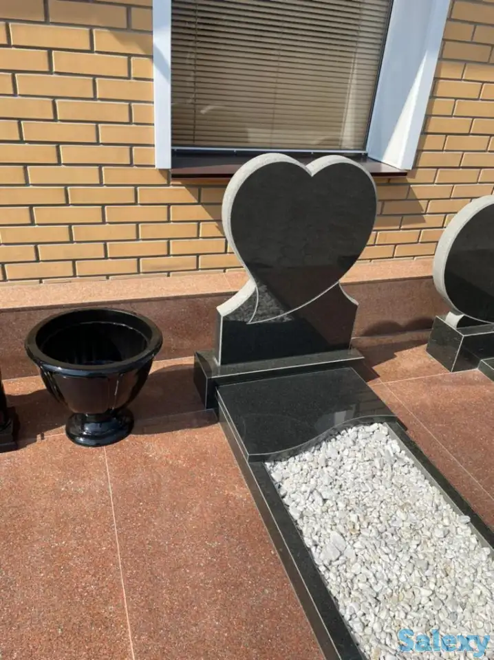 Памятники и надгробия, фотография 3