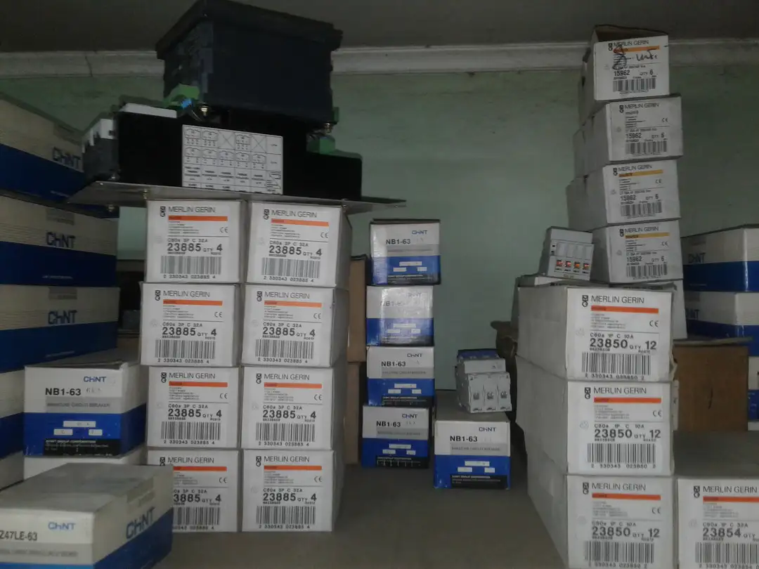 Автомат Schneider ElectricMERLIN GERIN 3р  I ток 80 А, силовой  остаток 2 штук., фотография 1