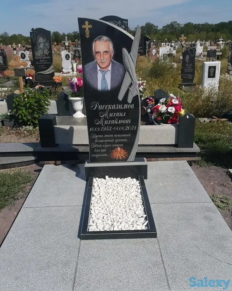 Памятники и надгробия, фотография 9