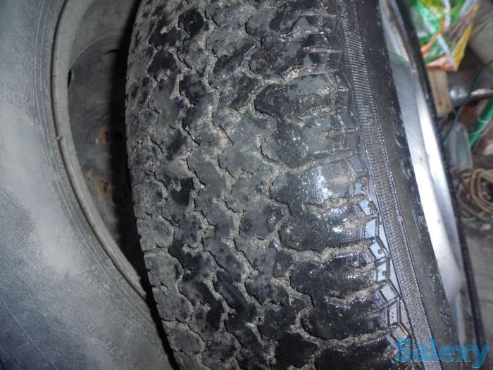 продам летнюю резину б/у на Ниву., фотография 3