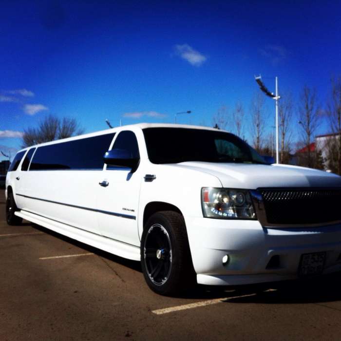 Прокат на свадьбу лимузин CADILLAC ESCALADE на 27 мест, фотография 1