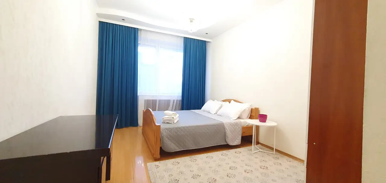 3- х комн с 4-мя кроватями и раскладным диваном с видом на Байтерек, фотография 3