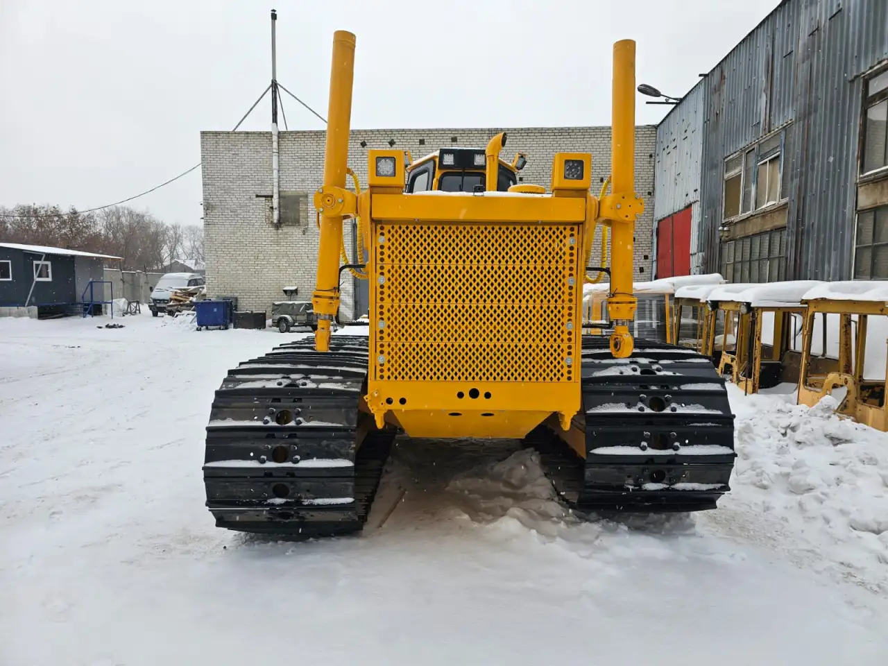 Tрaктоp c бульдoзерным оборудoваниeм Б 10 МБ, фотография 3