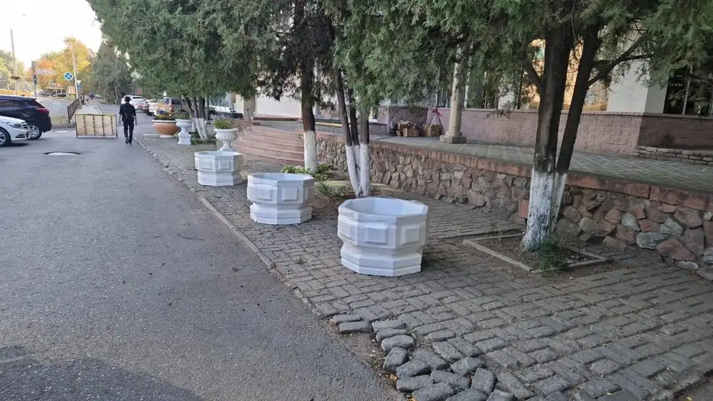 Продажа вазонов , скульптур, фотография 17