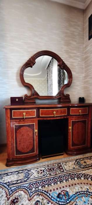 Продам спальный гарнитур из цельного красного дерева, фотография 3