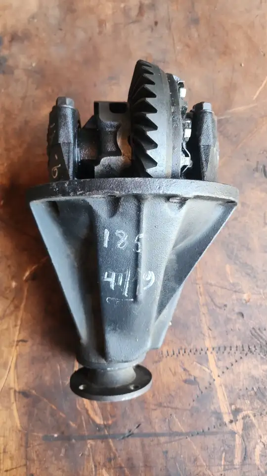 Задний редуктор  419   на  Toyota Hilux Surf 185, фотография 1