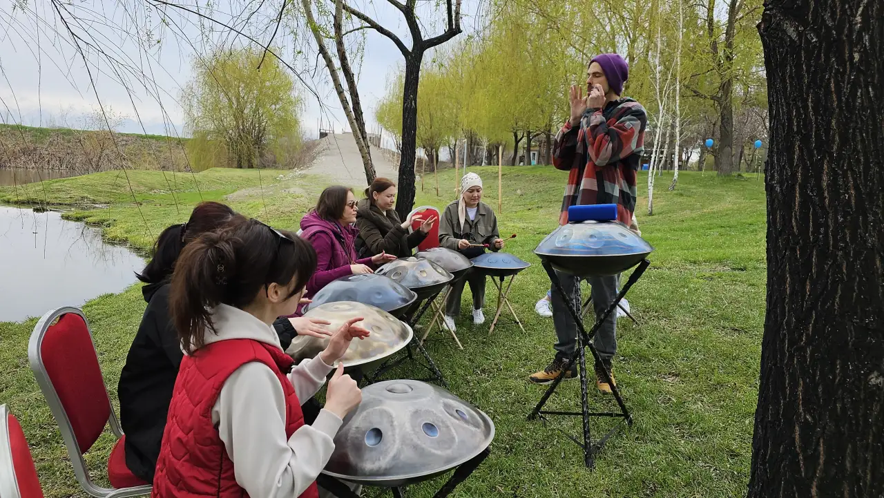 Мастер-классы на праздники по барабанам, хэндпанам хангам, барабанам джембе, шанкобызам варганы, бубнам, глюкофонам, фотография 2