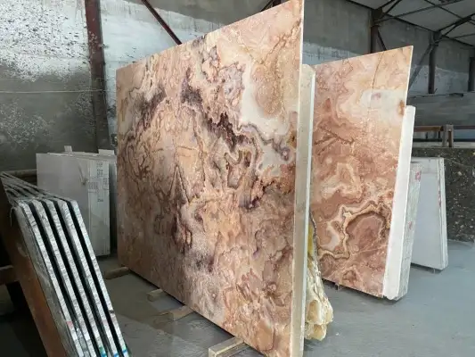 Плиты из оникса для хамама, каминов, обрамления стен, столешниц с подсветкой. Замеры и монтаж, опыт 20 лет, фотография 1