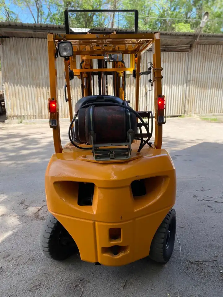 Вилочный погрузчик Komatsu FG20T-16 из Японии, фотография 6