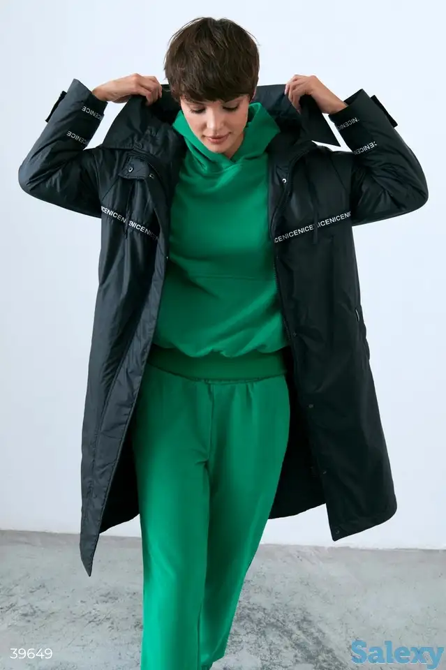 Черный плащ с надписью, фотография 1