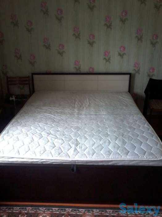 Кровать и шкаф, фотография 3