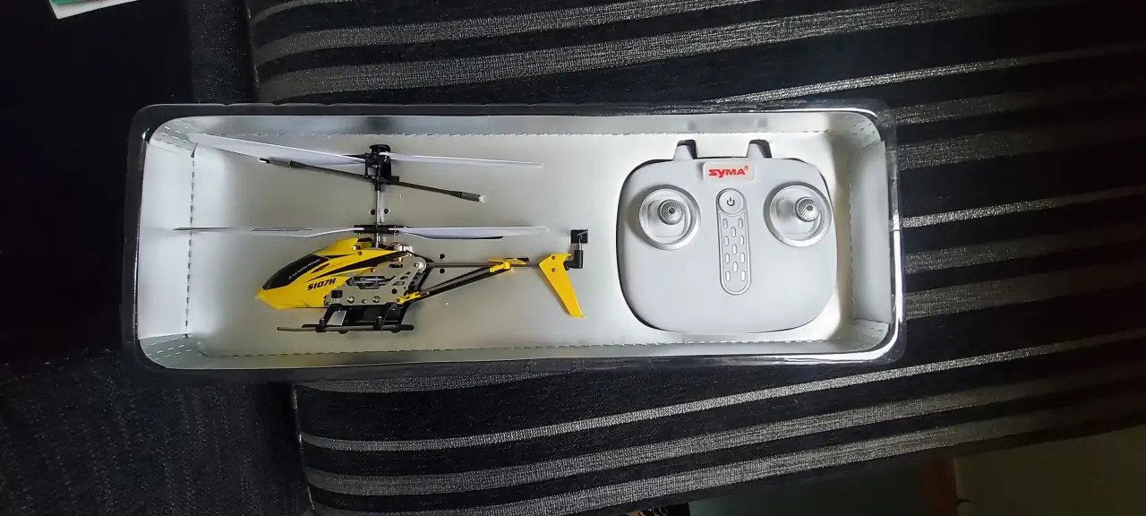 Продам вертолёт на пульте управления SYMA S107H, фотография 1