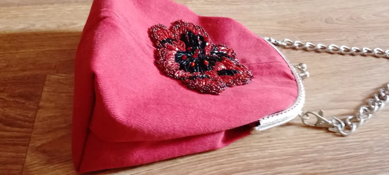 Сумка с ручной вышивкой и фермуаром, фотография 4