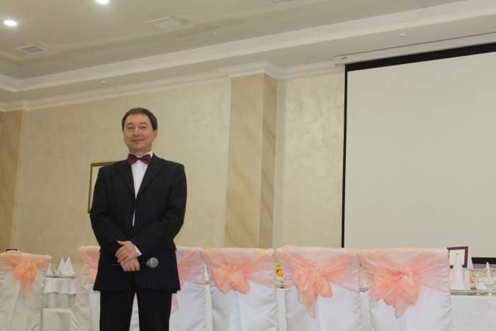 Тамада ведущий на двух языках с живым вокалом, фотография 3