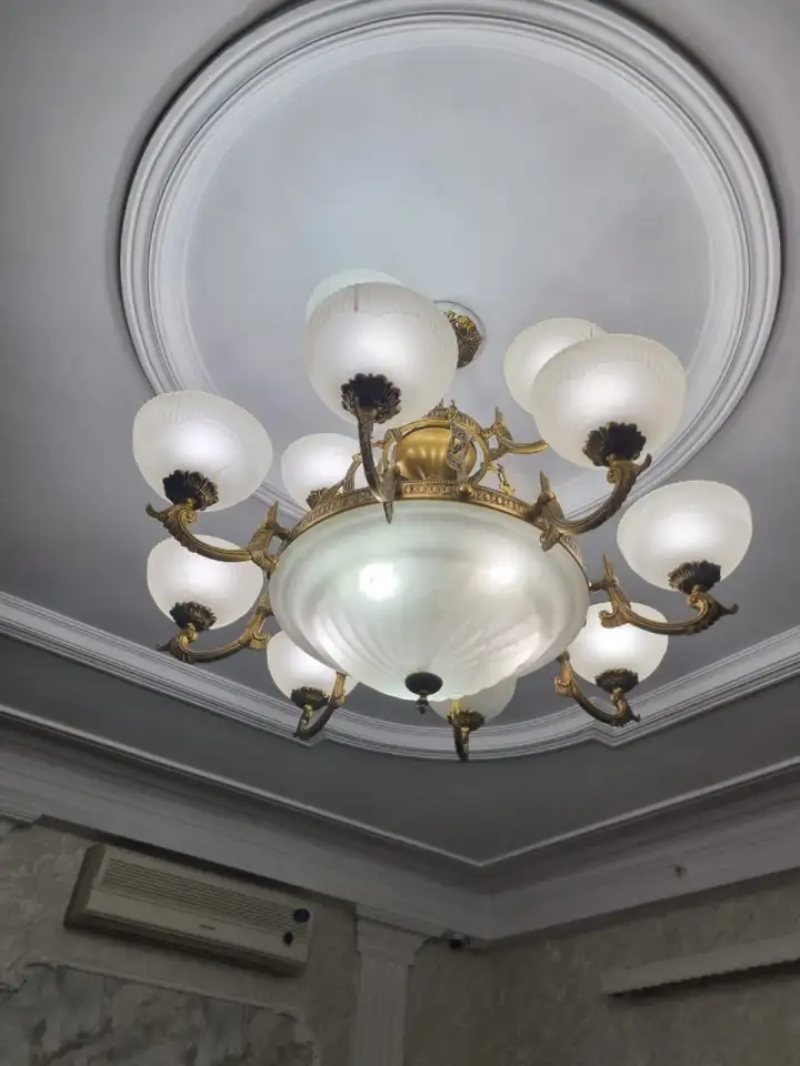 Люстры бу в хорошем состоянии, большие 2 шт, маленькие 5 шт. Использовали в кафе. Продаем так как сделали ремонт  поме, фотография 2