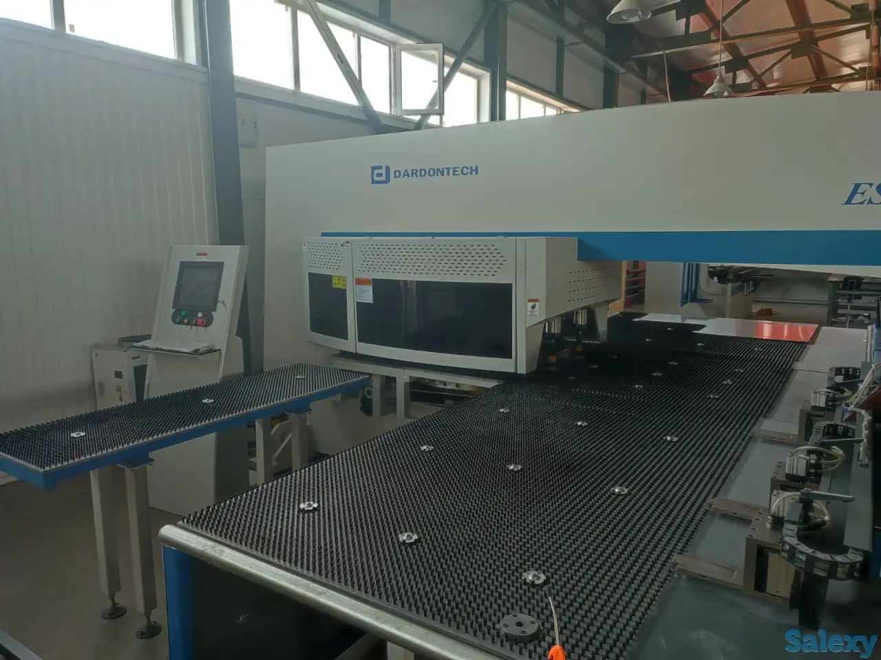 Продам новый Пробивной станок с сервоприводом , модель D-ES300, фотография 2