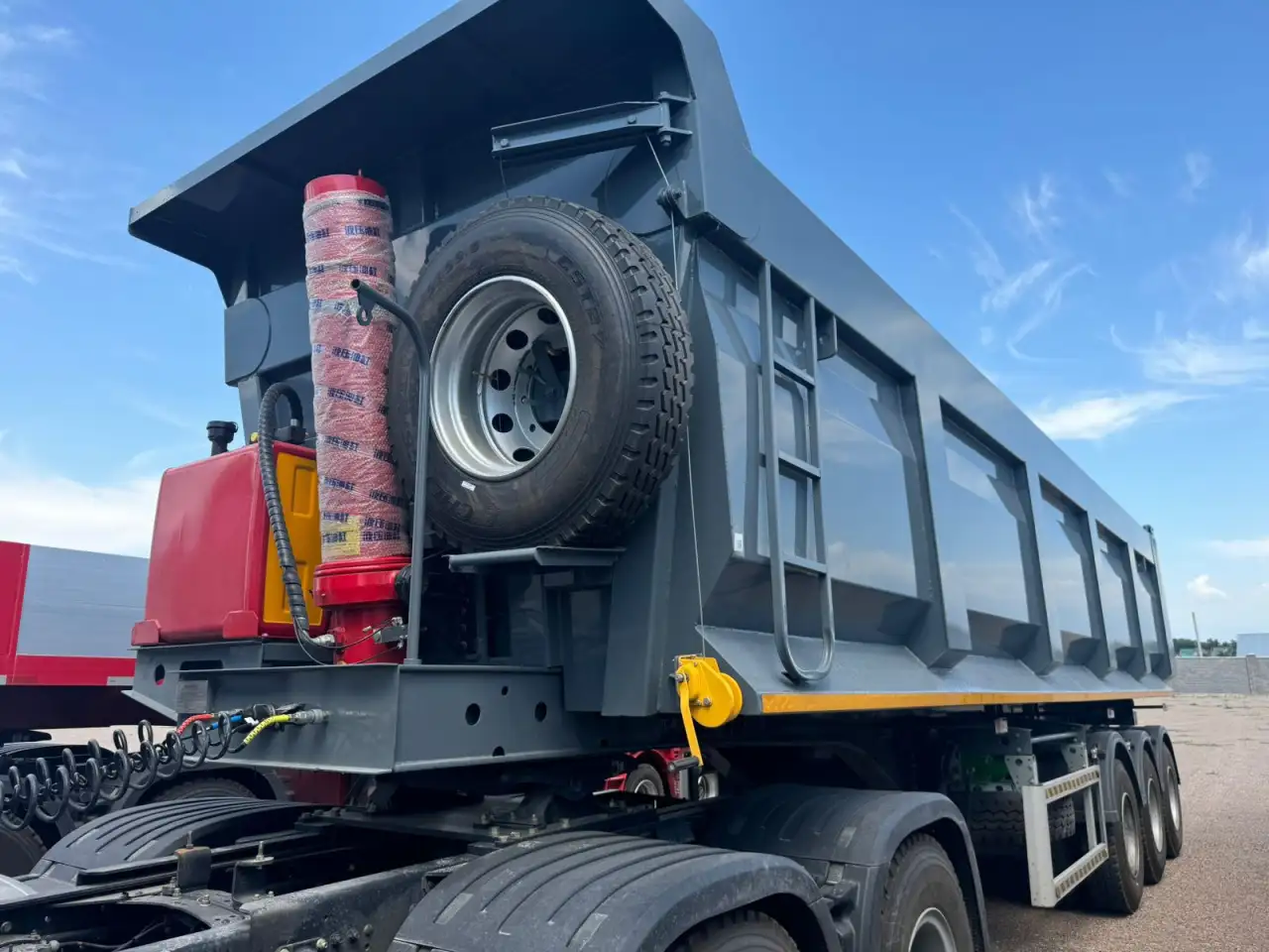 самосвальный полуприцеп, фотография 1