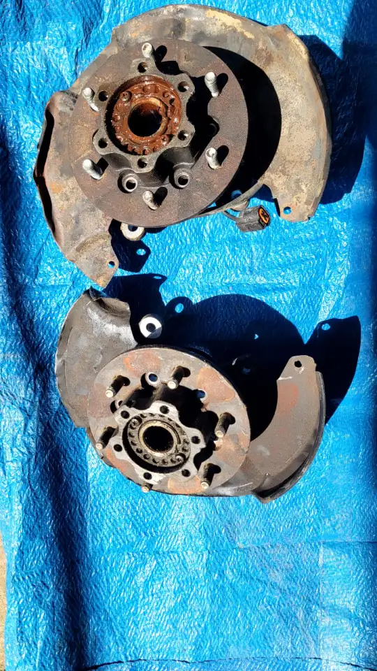 Цапфа со ступицей  Montero Sport, фотография 1