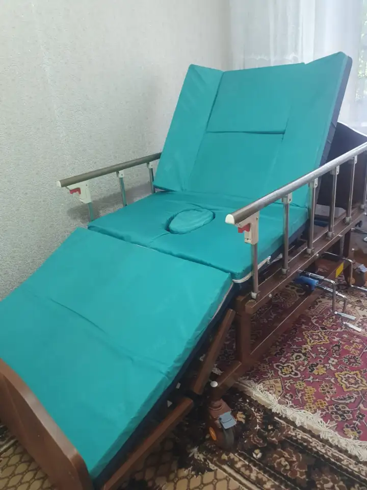 Многофункциональная механическая кровать для инвалидов, фотография 1