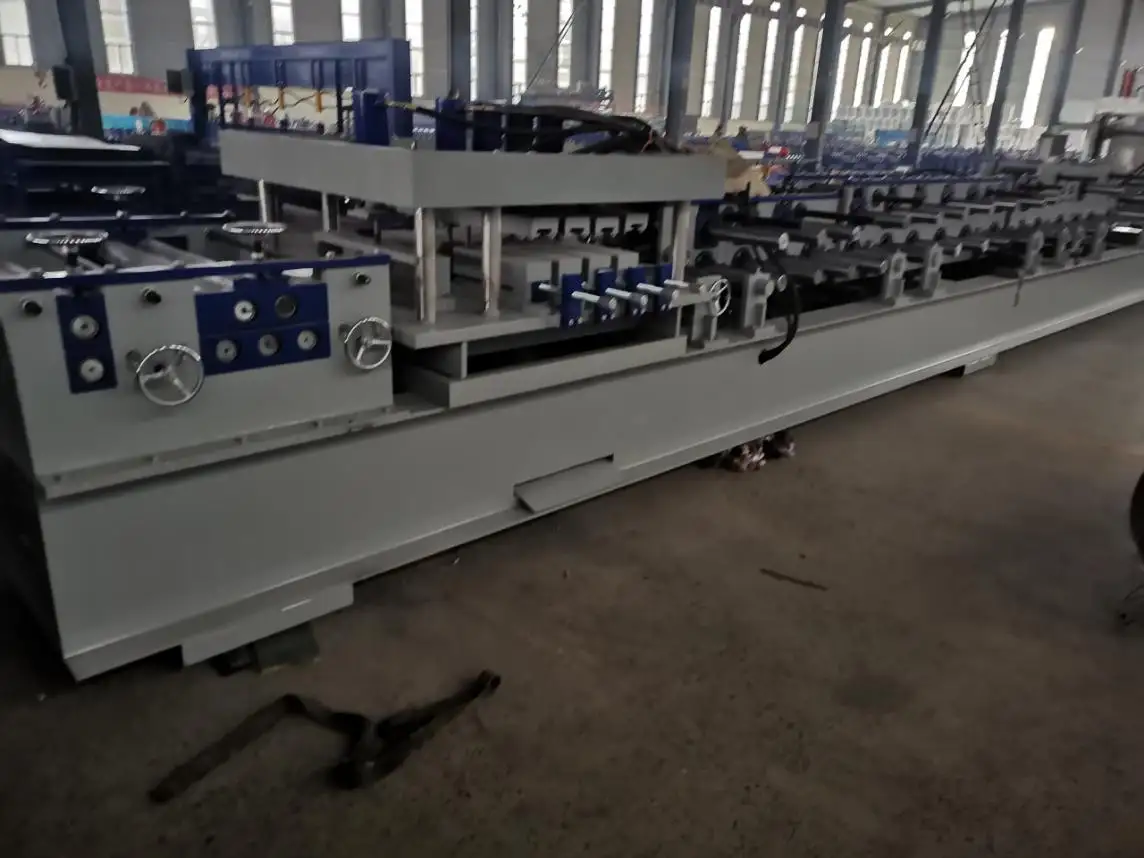Автоматическая линия для производства кабельного лотка и крыши, фотография 2