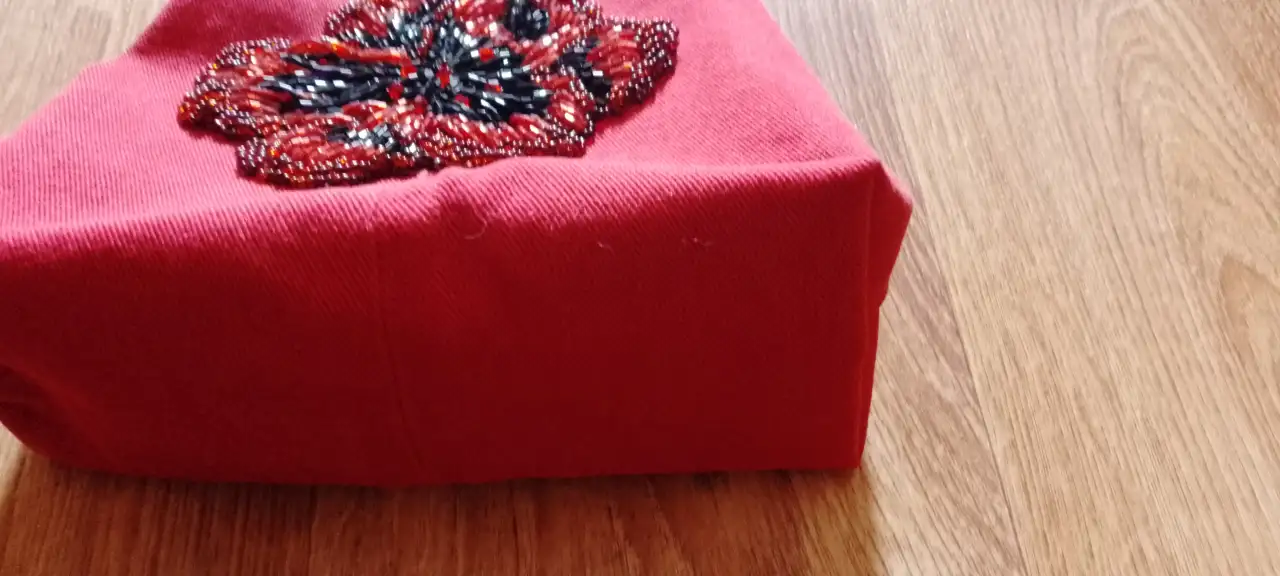 Сумка с ручной вышивкой и фермуаром, фотография 3