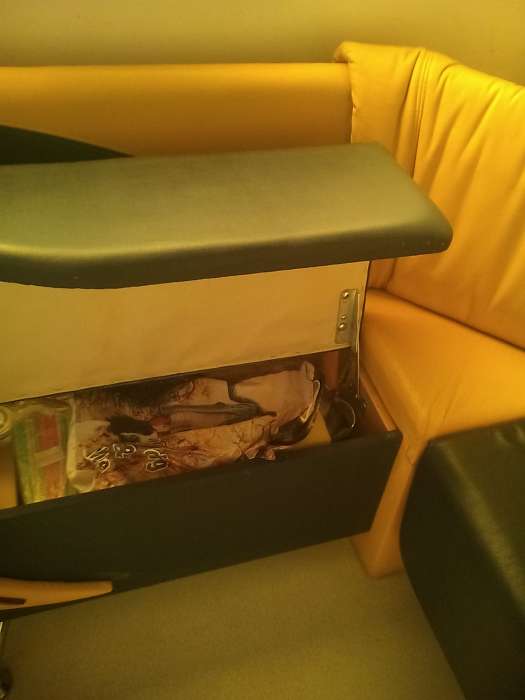 Угловой диванчик кожаный 150×150см, фотография 2