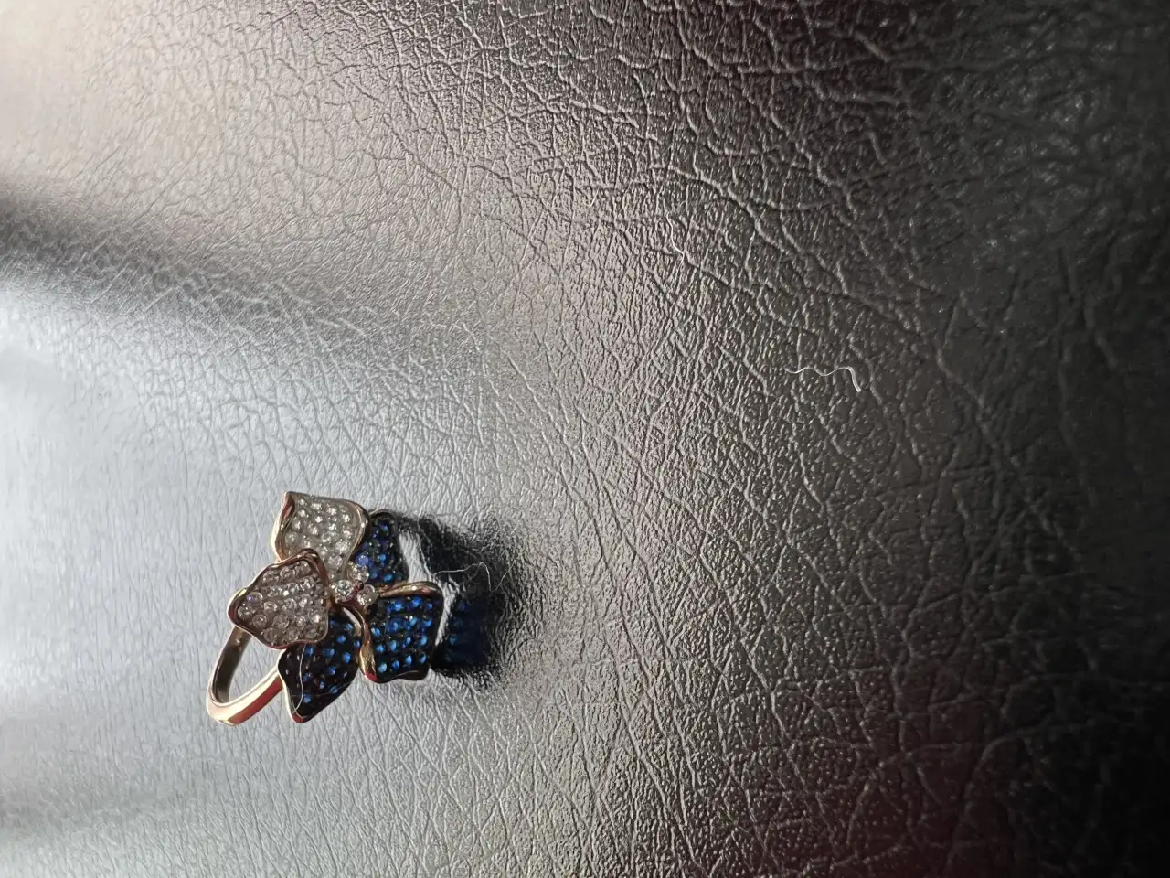 Продам золотое кольцо, фотография 1