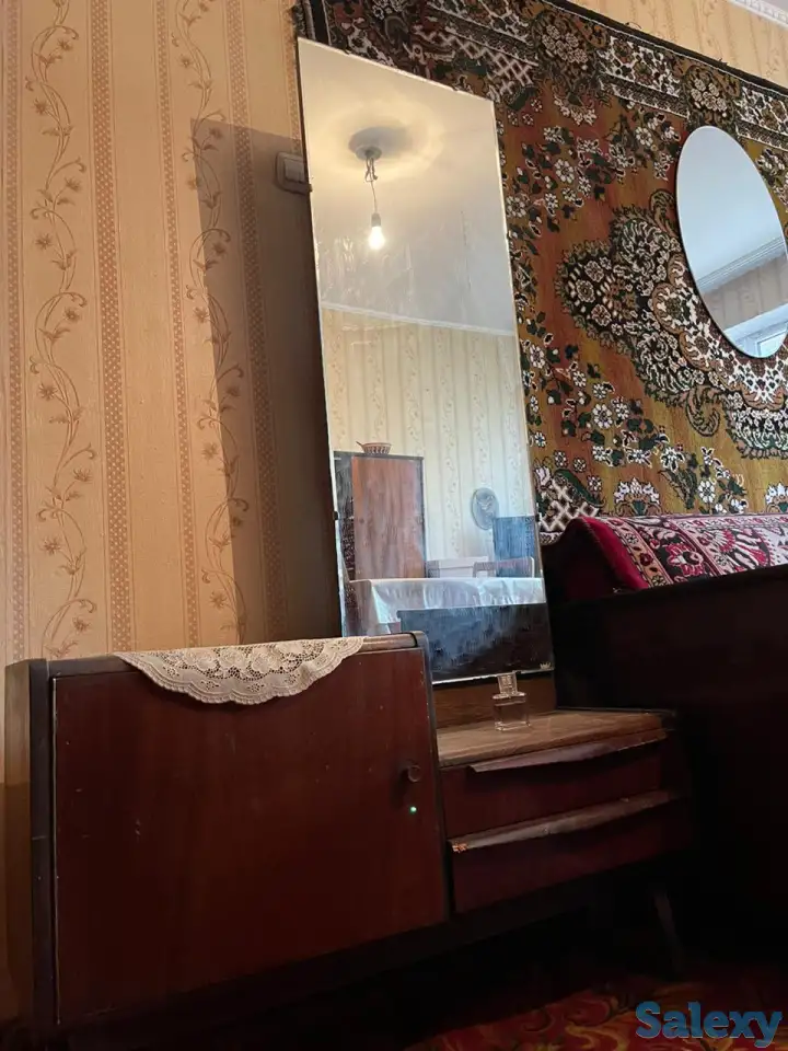 Зеркало и шкафчик для вещей, удобное и в хорошем состоянии, фотография 3