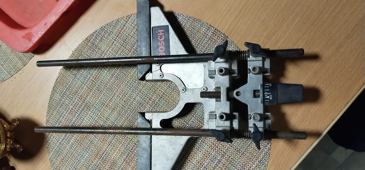 Продам фрейзерную машину Bosch gof 1300 ce в хорошем состоянии, фотография 3