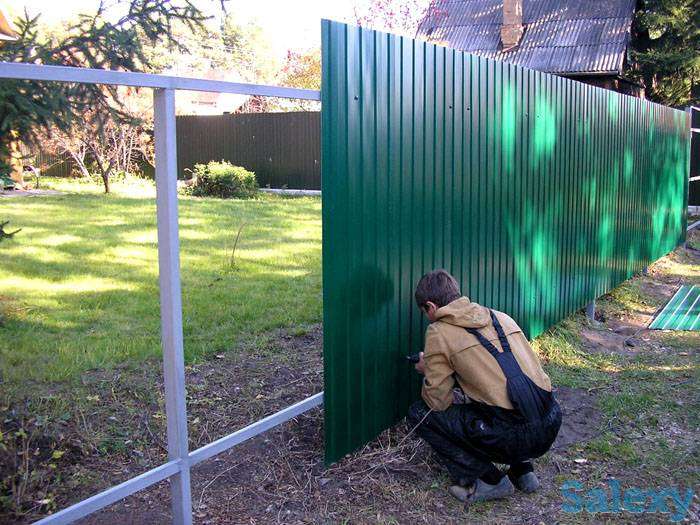 Монтаж забора из профлиста, фотография 2