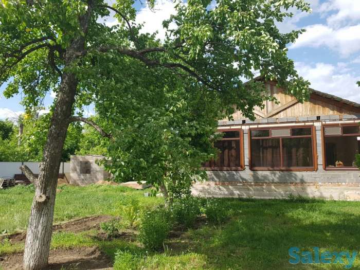 Продам участок с домом Район Самал 3 газ, свет, центральное водоснабжение, колодец, полностью огорожен, асфальт, дом нов, фотография 3