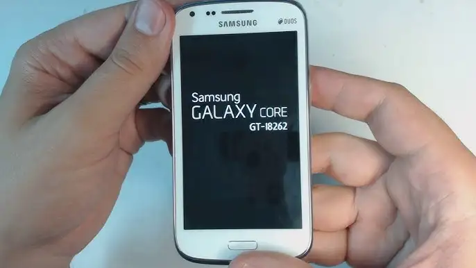 Смартфон Samsung Galaxy Core GT-I8262, фотография 1